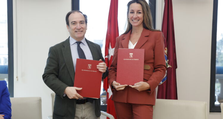 Carabante y Panero tras firma del convenio