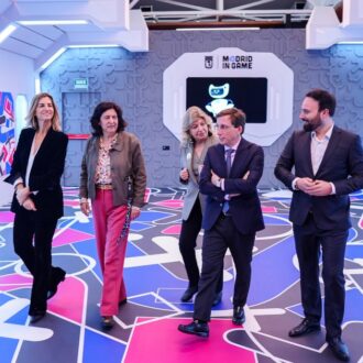 Almeida, con Hidalgo y Niño, en el Discovery Center del Campus del Videojuego de Madrid in Dame, este miércoles