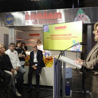 Hidalgo interviene desde el atril en la presentación del festival