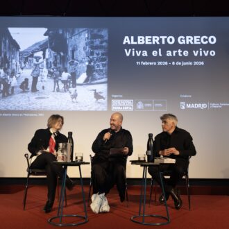 Rivera de la Cruz en la presentación de la exposición retrospectiva sobre Alberto Greco