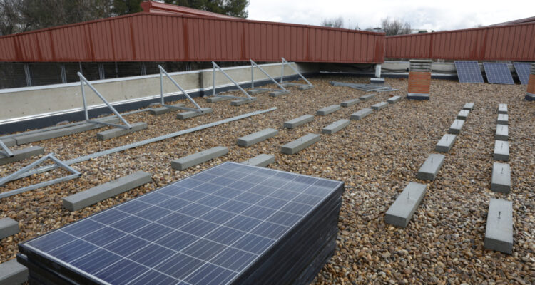 Obras de reforma del Centro Cultural Los Rosales, en el distrito de Villaverde.
