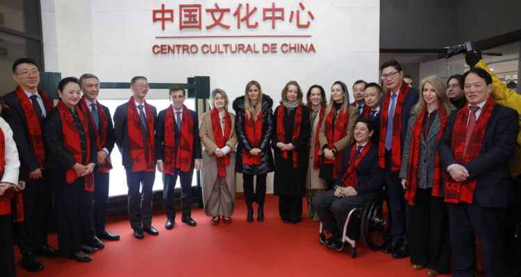 Almeida participa en la presentación del Año Nuevo chino