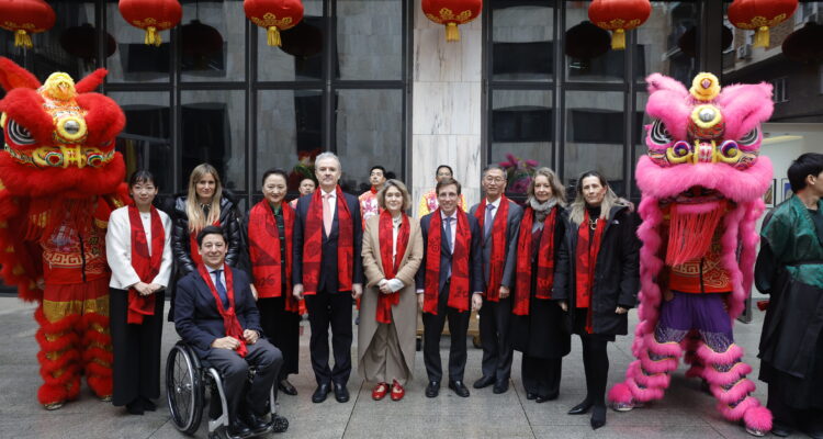 Almeida participa en la presentación del Año Nuevo chino