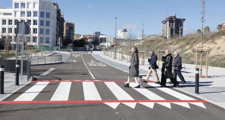 La delegada de Obras y Equipamientos, Paloma García Romero, acompañada de la concejala de Salamanca, Cayetana Hernández de la Riva, visita el ámbito de Club Santiago
