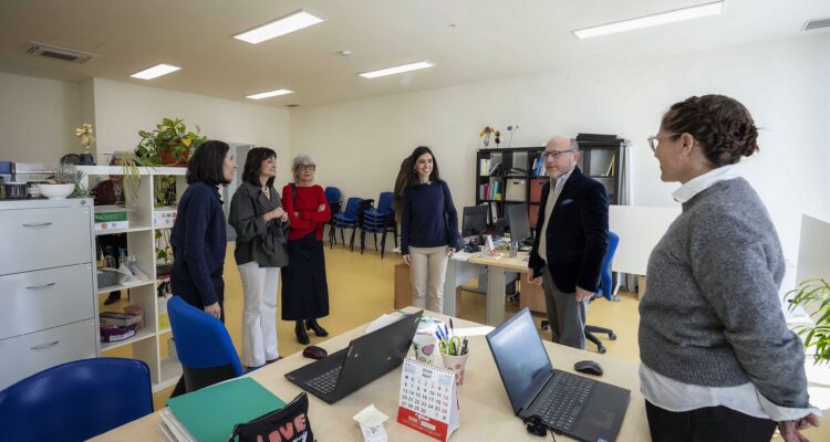 Fernández con personal del CAF 3