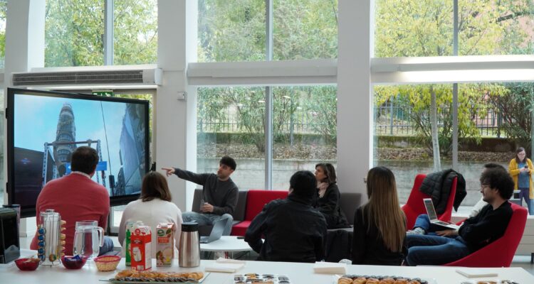 Sesión de networking con emprendedores en vivero de empresas