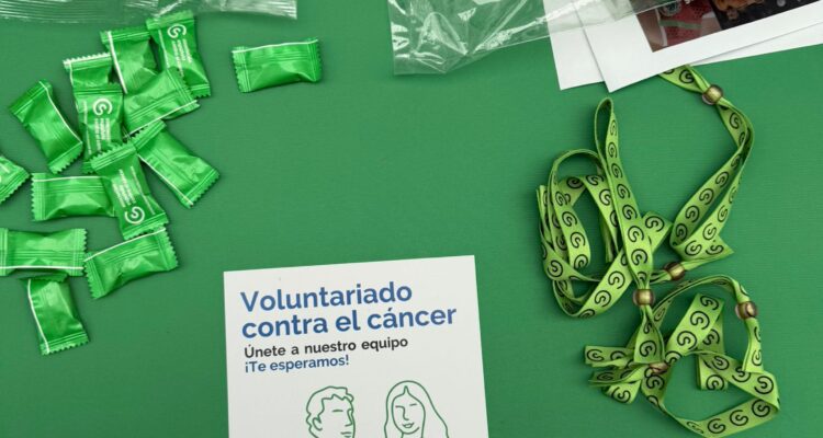 Merchandising de la AECC y el proyecto de Voluntariado contra el cáncer