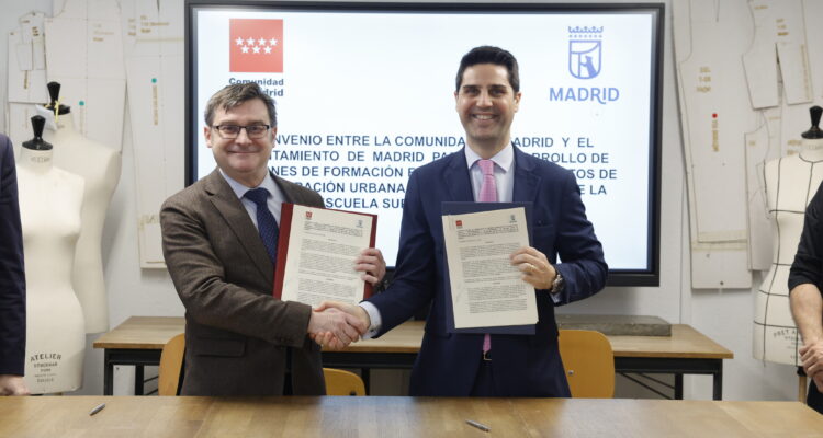 González y Viciana tras la firma del convenio