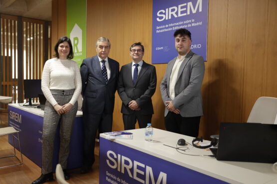 González y personal de la SIREM en COAM