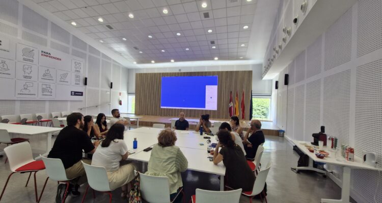 Sala de reuniones del vivero de empresas Madrid Emprende