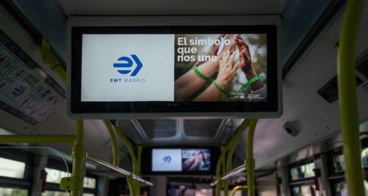 Información en pantallas interior autobuses EMT Madrid