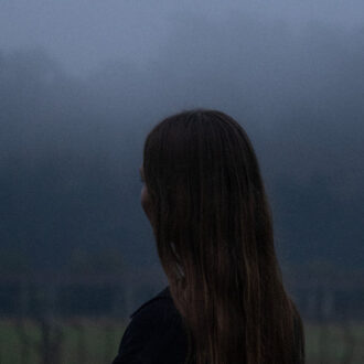 La artista Kara-Lis Coverdale