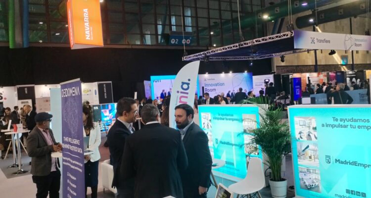 Niño visitando la XV edición de Transfiere 2026