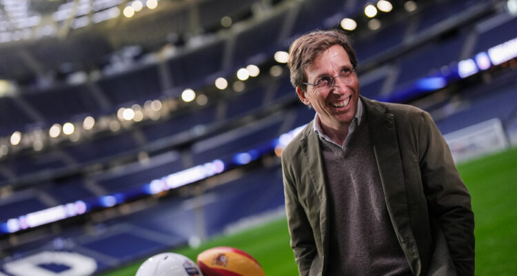 Almeida participa en la presentación del nuevo partido de la NFL que se disputará en Madrid en 2026