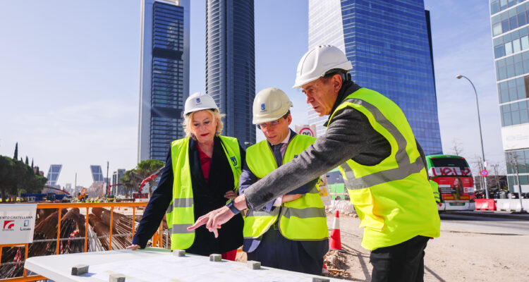 Almeida visita las obras de construcción de Parque Castellana