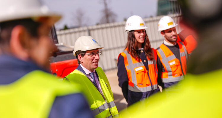 Almeida visita las obras de construcción de Parque Castellana