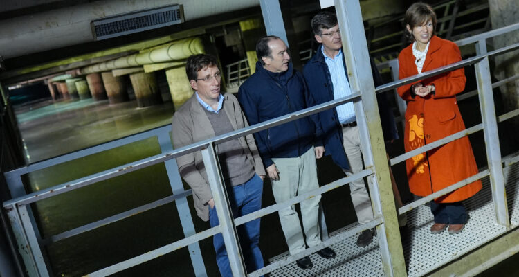 Almeida visita el tanque de tormentas de Arroyofresno y hace balance del uso de estas instalaciones