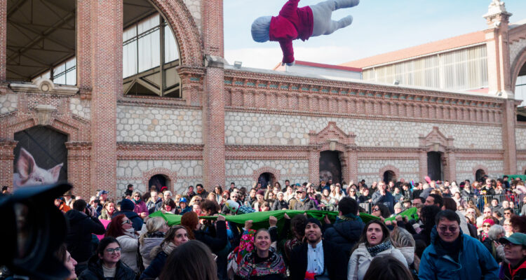Manteo del pelele en el carnaval de Madrid 2026
