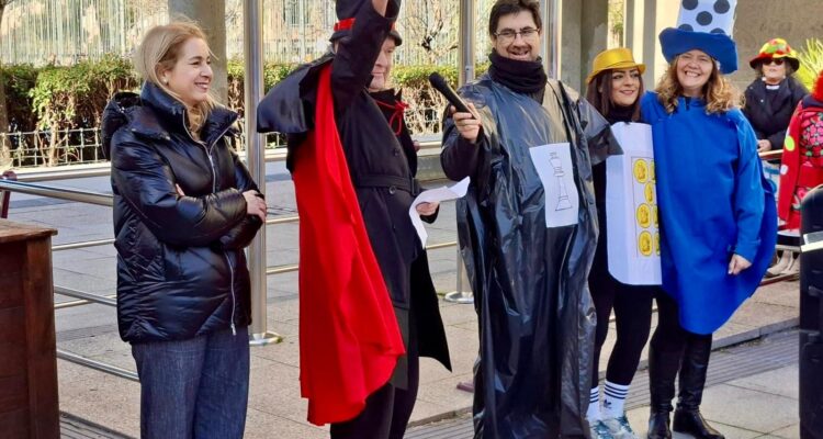 La concejala de Ciudad Lineal, Nadia Álvarez, en la presentación del carnaval con los mayores