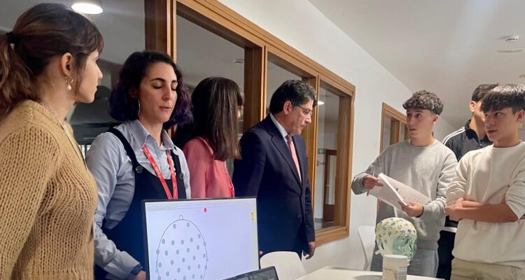 David Pérez inaugura la jornada del Día de la Mujer y la Ciencia en Hortaleza