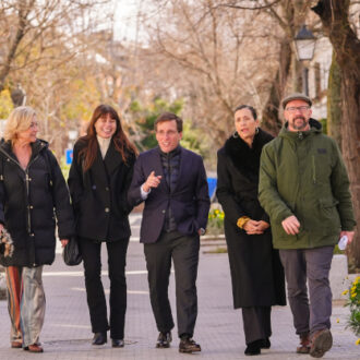 El alcalde, José Luis Martínez-Almeida, ha visitado la Colonia histórica El Viso junto a la delegada de Obras y Equipamientos y la concejala de Chamartín