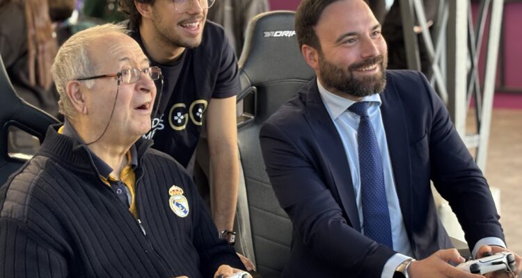 Niño en las jornadas intergeneracionales del videojuego