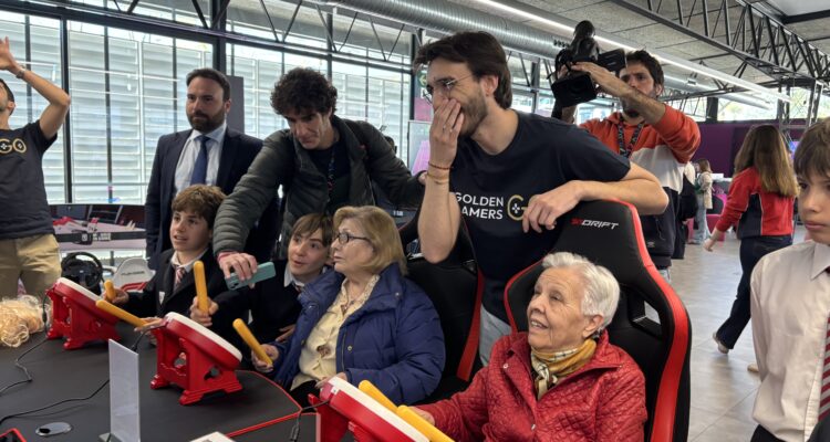 Niño en las jornadas intergeneracionales del videojuego