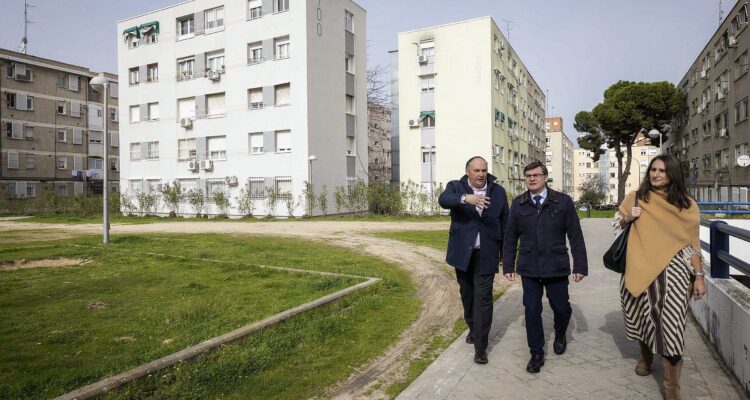 González presenta el Plan de Acción para la Unidad de Regeneración Moratalaz III