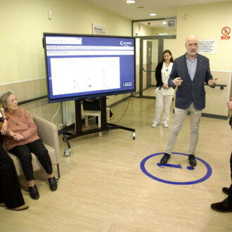 El delegado de Políticas Sociales, Familia e Igualdad durante su visita al Centro de Día Municipal La Magdalena