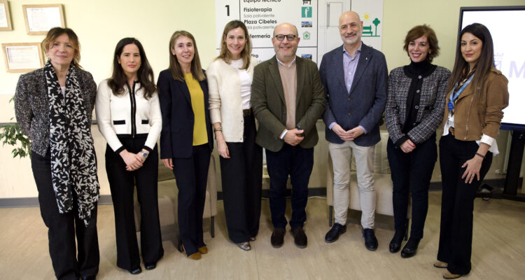 El delegado de Políticas Sociales, Familia e Igualdad durante su visita al Centro de Día Municipal La Magdalena