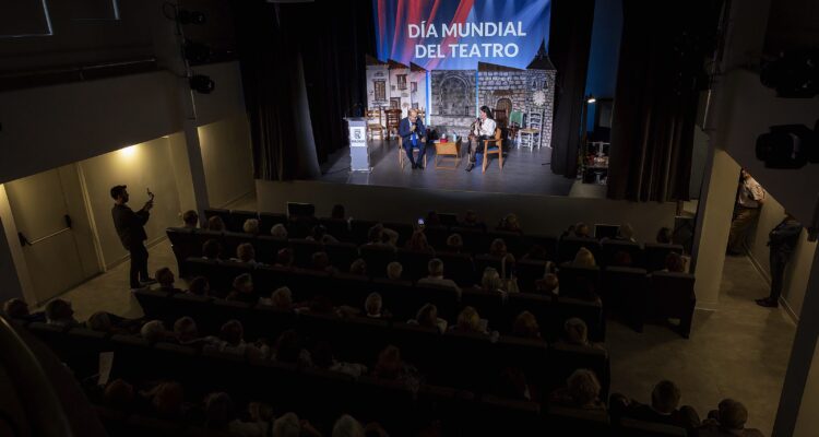 Espectadores en el Centro Cultural Buenavista en el Día Mundial del Teatro