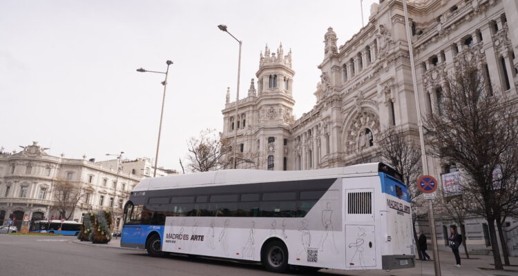 Carabante presenta la acción #MadridEsArte en los autobuses de EMT Madrid