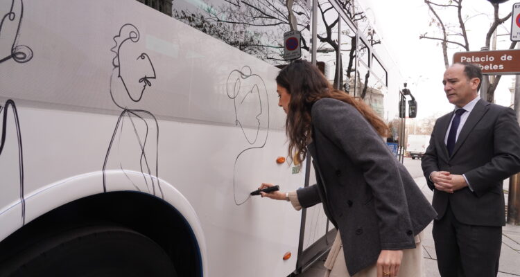 Carabante presenta la acción #MadridEsArte en los autobuses de EMT Madrid