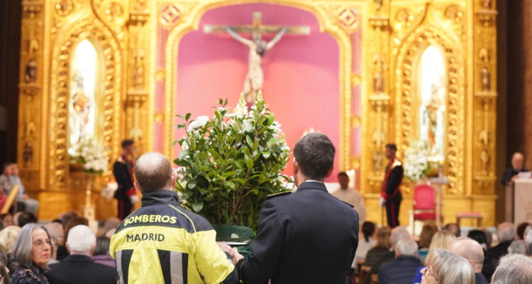 Los bomberos celebran el día de su patrón con diversas acciones en el Hospital San Rafael