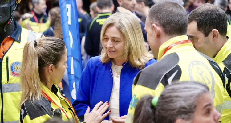 Sanz visita el estand del Ayuntamiento de Madrid en la feria Aula 2026