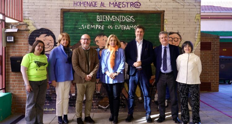 Sanz, Fernández y González durante su visita a MadridCamp