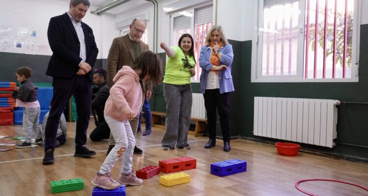 Sanz, Fernández y González con participantes en MadridCamp
