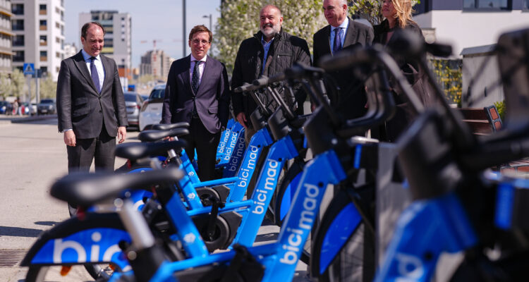 Almeida, Carabante y Ramos en estación nº 676