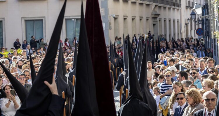 Calle peatonalizada por procesión de Semana Santa (imagen archivo)