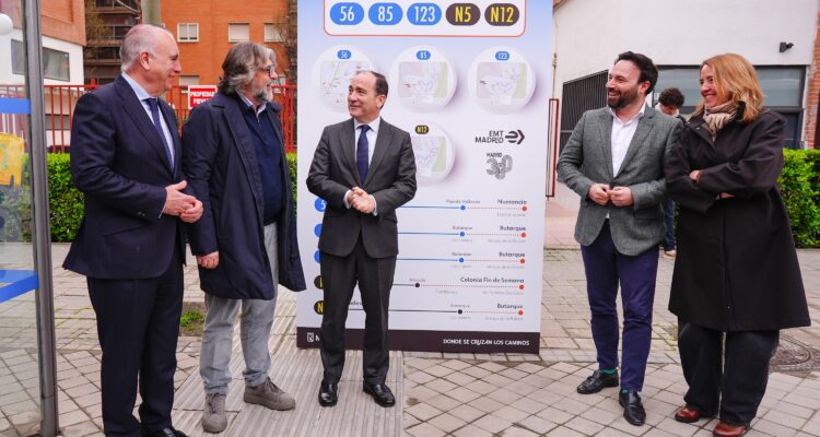Carabante y NIño durante la presentación nueva cabecera línea 56 EMT Madrid