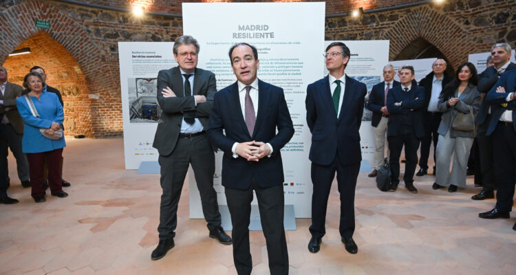 Carabante y Páramo en discurso de apertura exposición Madrid Resiliente