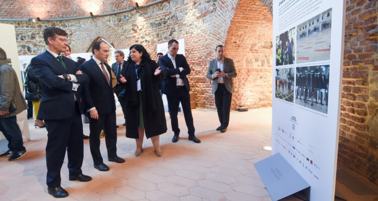 Carabante y Páramo en momento de la explicación de la exposición Madrid Resiliente