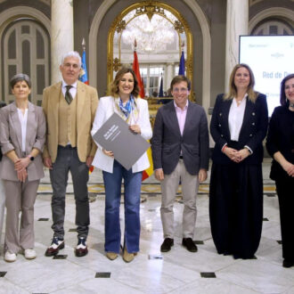 Almeida, en la firma del protocolo para la creación de la Red de Destinos Turísticos Urbanos en Valencia