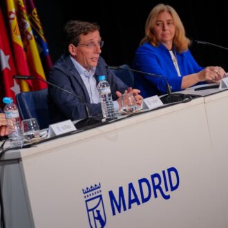 Almeida, con Sanz y Ramos, en rueda de prensa posterior a Junta