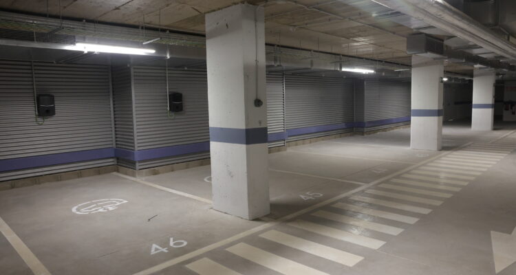 Espacio interior aparcamiento calle Fúcar