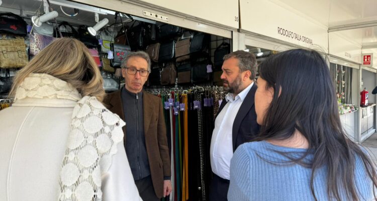 Carlos Segura inaugura la IV Feria de Artesanía de Semana Santa en Recoletos