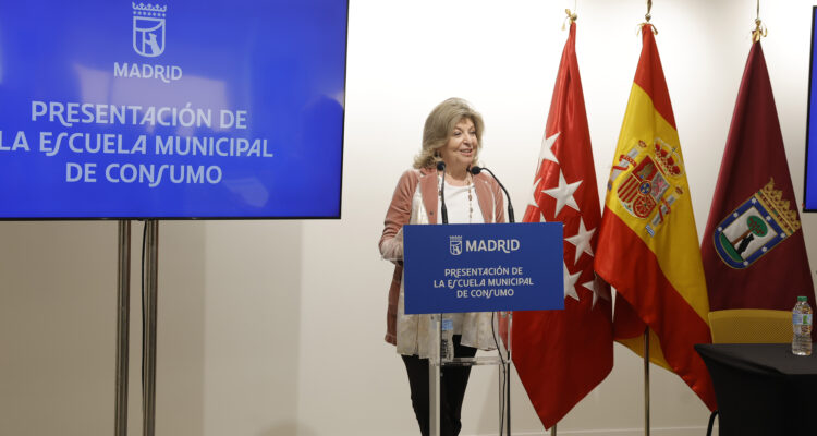 Hidalgo durante la presentación de la Escuela Municipal de Consumo