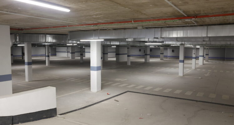 Interior aparcamiento calle Fúcar