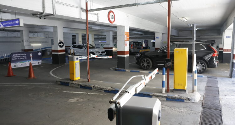 Interior aparcamiento público plaza del Rey