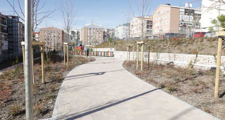 Itineario peatonal que une calles José Barbastre y San Clodoaldo